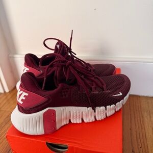 NIKE FREE METCON 4 - Beetroot/White